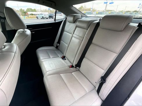 Used 2010 Buick Enclave CXL image 23