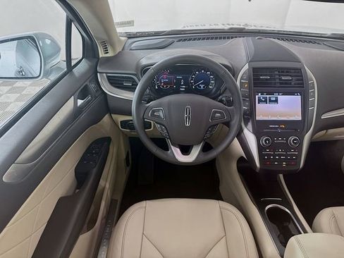 Used 2017 Lincoln MKC Premiere image 26
