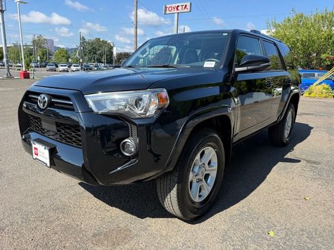 Certified 2023 Toyota 4Runner SR5 Premium w/ Moonroof Package AWD/4WD image 4