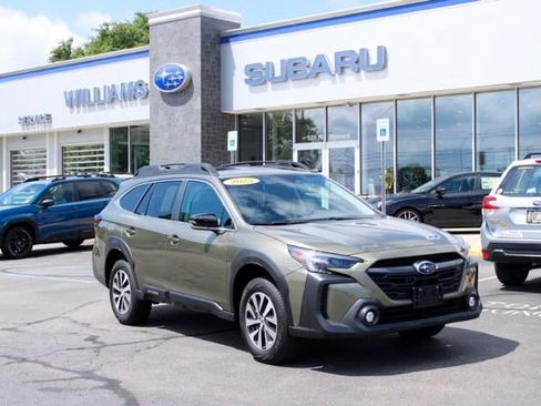 Used 2025 Subaru Outback Premium AWD/4WD image 1