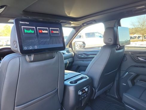 Used 2024 GMC Yukon Denali w/ Denali Reserve Package image 18