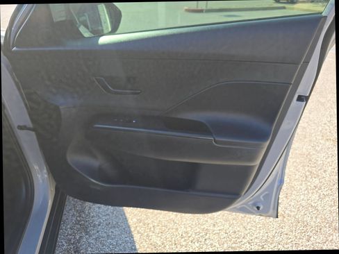 Used 2025 Hyundai Kona SE FWD image 18