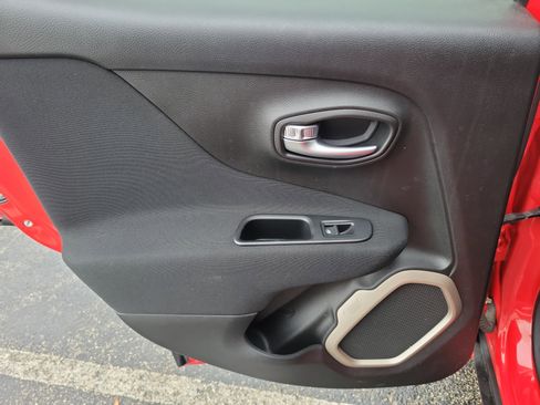 Used 2017 Jeep Renegade Sport w/ Power & Air Group image 9