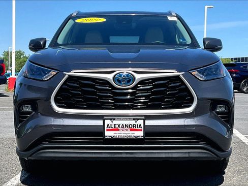 Used 2022 Toyota Highlander XLE image 3