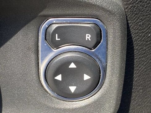 Used 2023 Jeep Wrangler Unlimited Sahara w/ Cold Weather Group AWD/4WD image 16