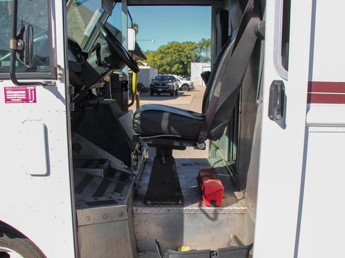 Used 2015 Ford E-450 and Econoline 450 Super Duty w/ A/C Prep Package image 17