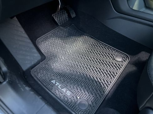 Certified 2025 Volkswagen Atlas SE w/ Panoramic Sunroof Package image 14