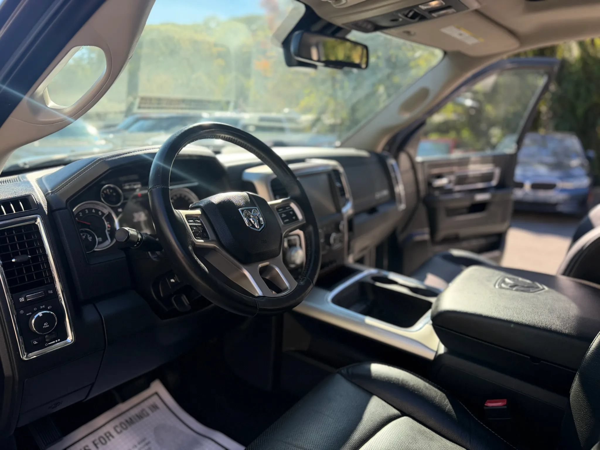 Used 2016 RAM 1500 Laramie w/ Convenience Group AWD/4WD image 10