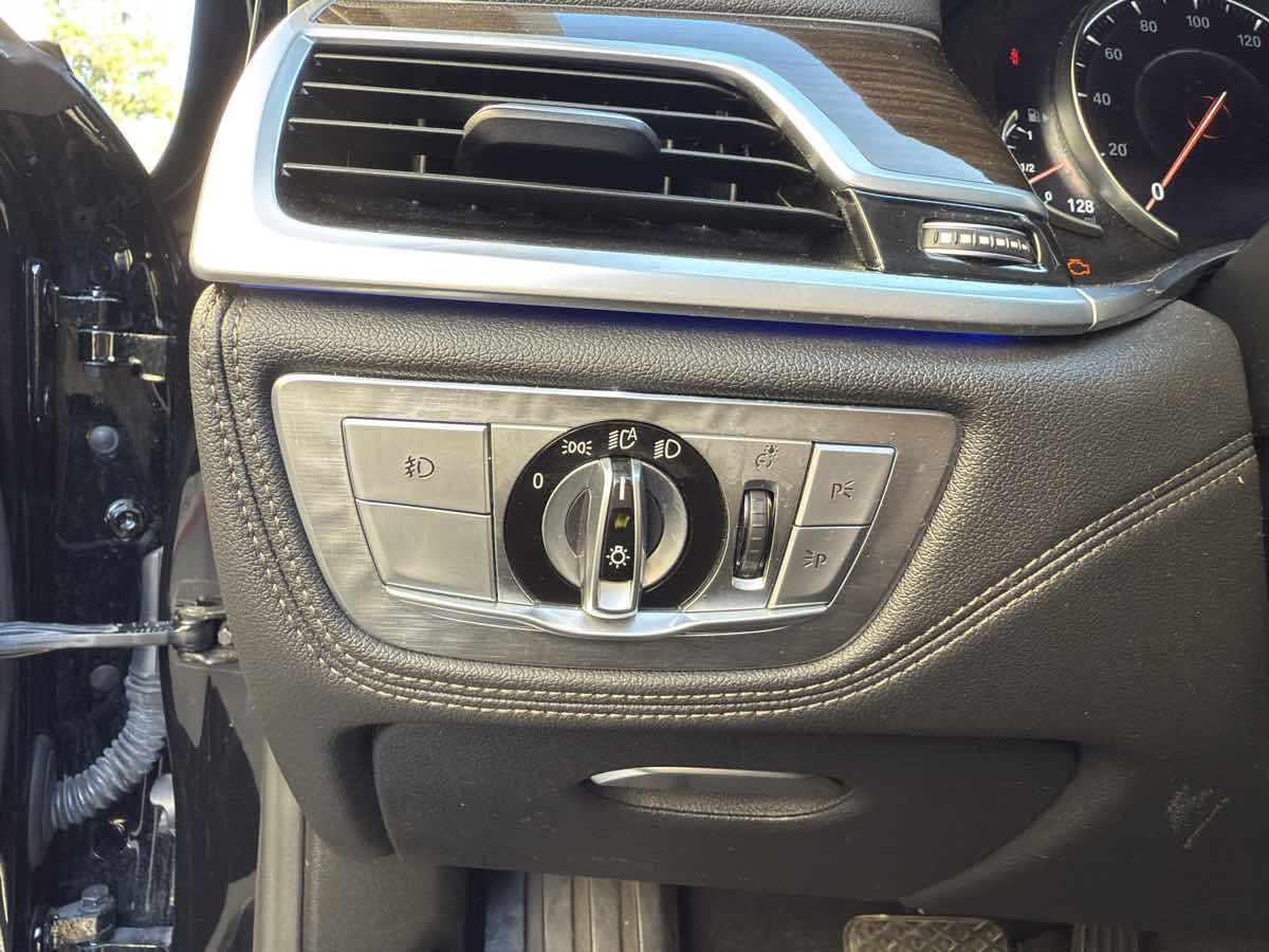 Used 2016 BMW 740i RWD image 40