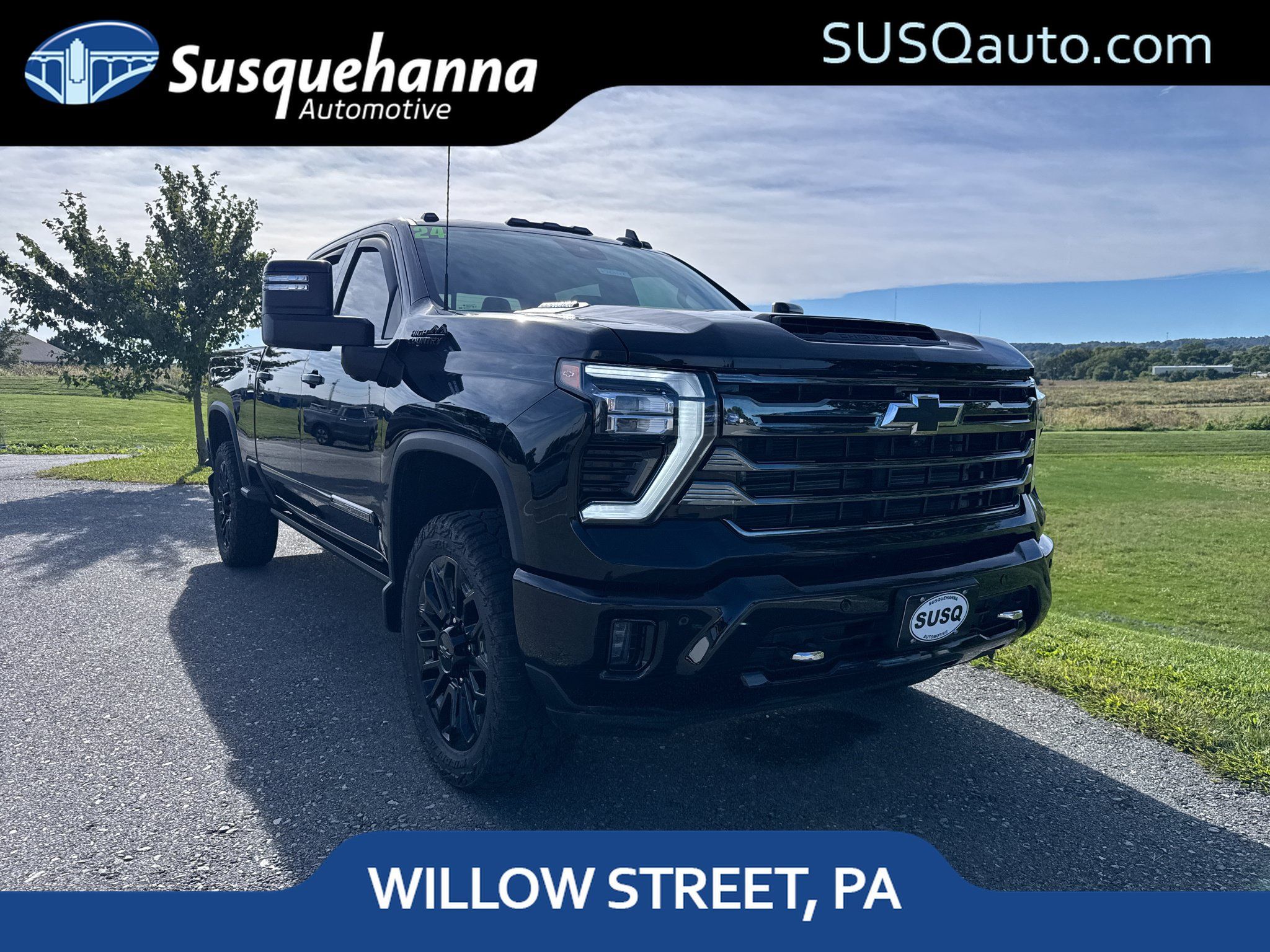 Used 2024 Chevrolet Silverado 2500 High Country w/ High Country Premium Package AWD/4WD image 1