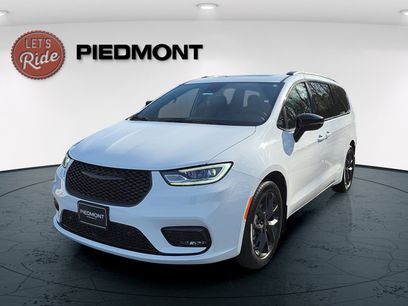 New 2026 Chrysler Pacifica Limited w/ S Appearance Package