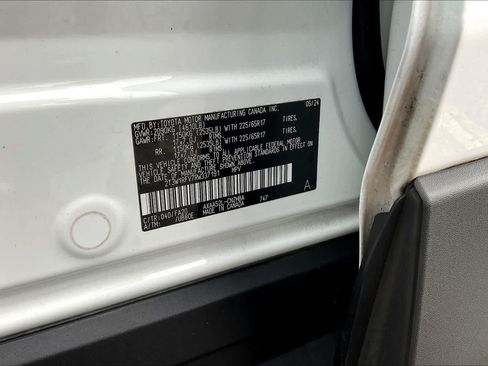 Used 2024 Toyota RAV4 XLE FWD image 35