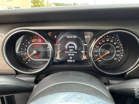 Used 2023 Jeep Wrangler Unlimited Sahara w/ Cold Weather Group AWD/4WD image 27