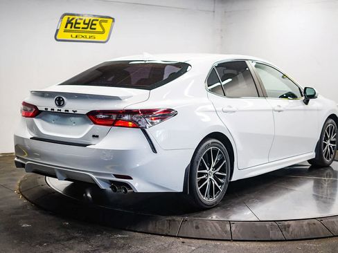 Used 2023 Toyota Camry SE w/ Convenience Package image 4
