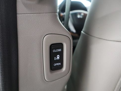 Used 2012 Honda Odyssey EX-L image 18