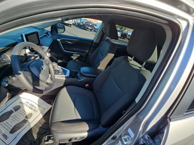 Used 2024 Toyota RAV4 XLE AWD/4WD image 21