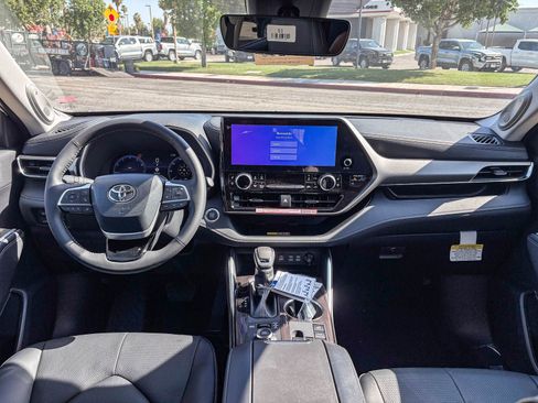 New 2026 Toyota Highlander Limited AWD/4WD image 15
