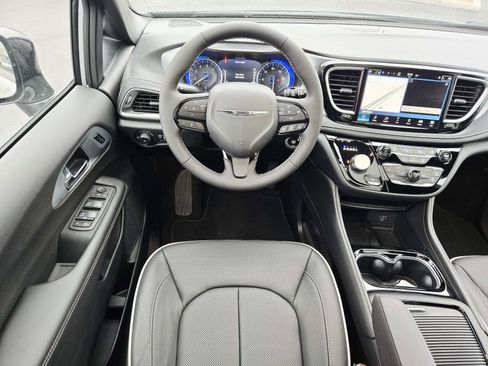 New 2026 Chrysler Pacifica Limited w/ S Appearance Package image 11