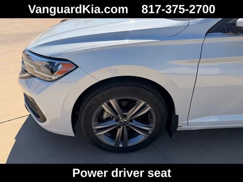 Used 2023 Volkswagen Jetta SE image 8