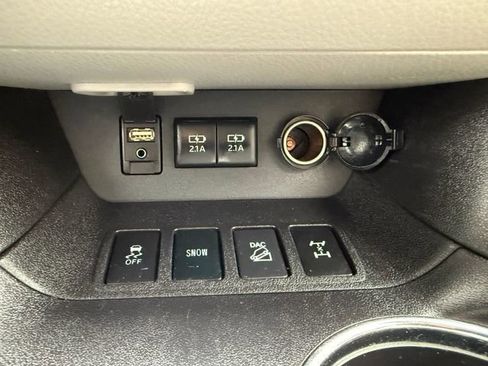 Used 2018 Toyota Highlander LE image 10