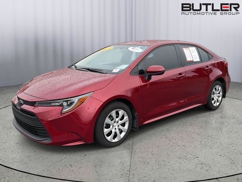 Certified 2025 Toyota Corolla LE FWD image 2