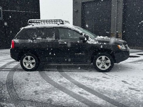 Used 2012 Jeep Compass Sport image 3