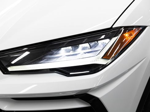 Used 2021 Lamborghini Urus image 11