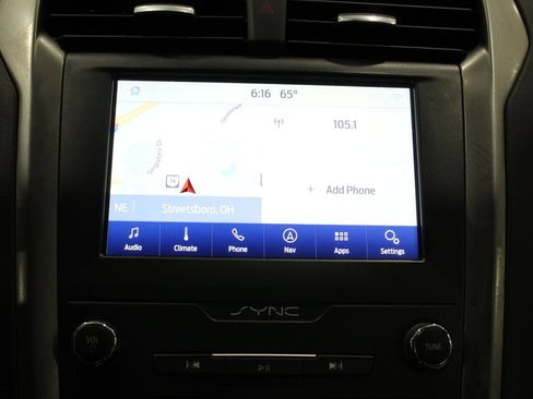 Used 2020 Ford Fusion SE image 25