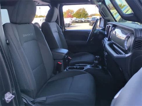 Used 2019 Jeep Wrangler Unlimited Sahara image 21
