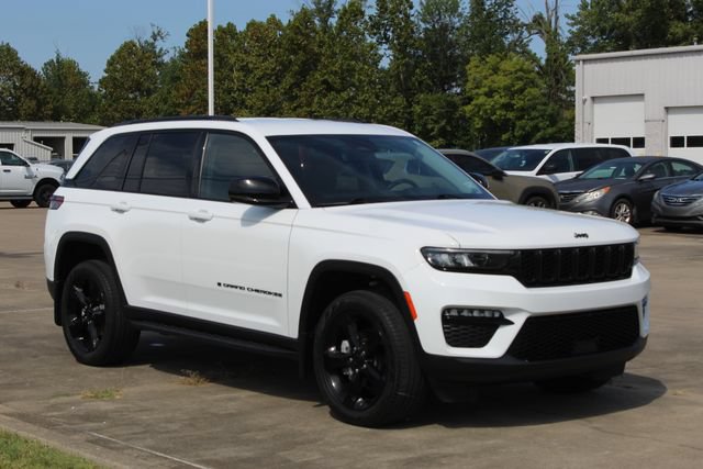 Used 2023 Jeep Grand Cherokee Limited w/ Black Appearance Package AWD/4WD image 8