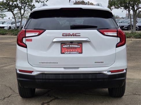 Used 2024 GMC Terrain SLT image 5