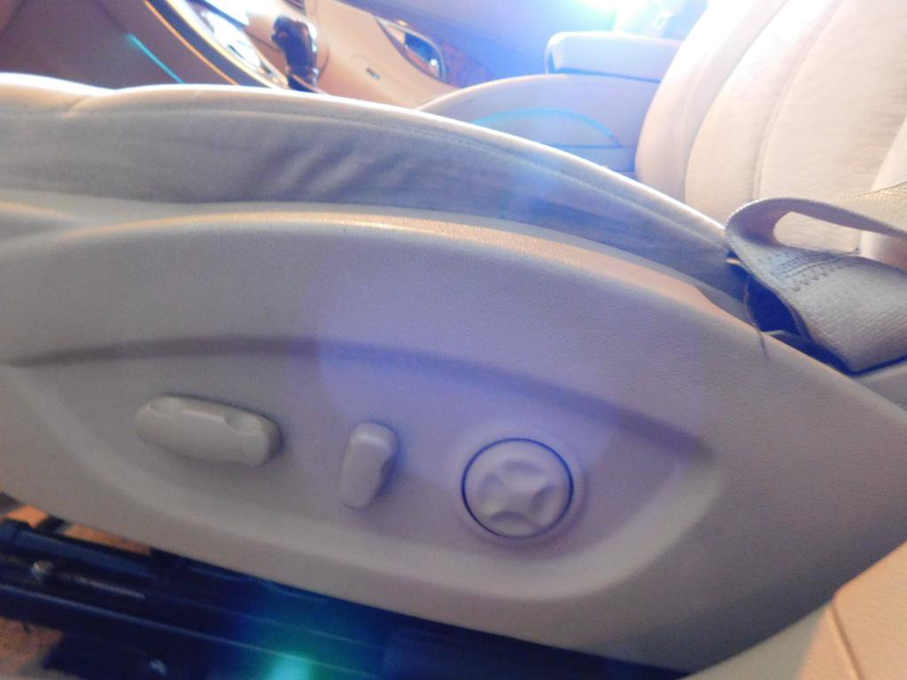 Used 2013 Buick LaCrosse FWD image 11