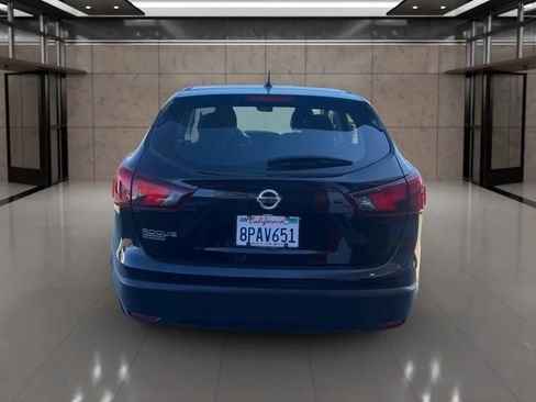 Used 2018 Nissan Rogue Sport S image 5