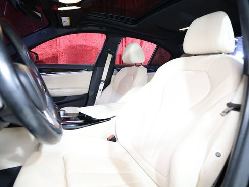 Used 2020 BMW 530i RWD image 13
