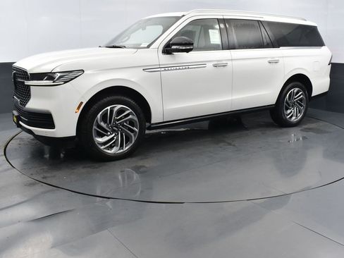 New 2025 Lincoln Navigator L Reserve image 17