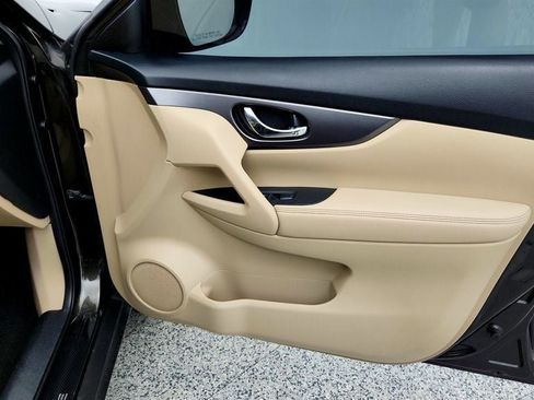 Used 2016 Nissan Rogue SV AWD/4WD image 25