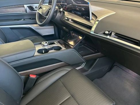 New 2026 Cadillac Vistiq Sport w/ LPO, Floor Liner Package image 15