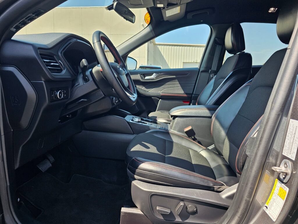 Used 2025 Ford Escape ST-Line Select AWD/4WD image 12