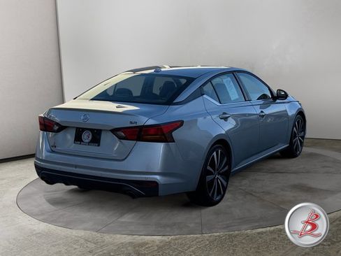 Used 2022 Nissan Altima 2.5 SR FWD image 7