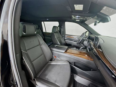 Used 2024 Cadillac Escalade ESV Premium Luxury image 23