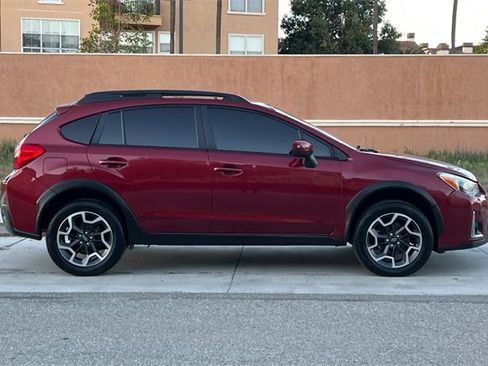 Used 2017 Subaru Crosstrek 2.0i Premium image 3