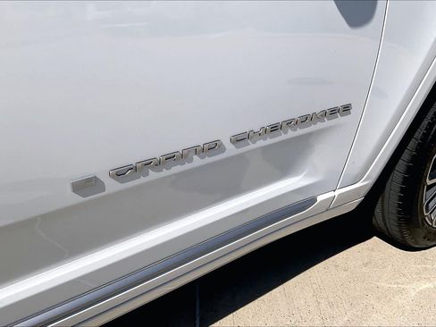 Used 2026 Jeep Grand Cherokee Summit w/ Adv Protech Group IV AWD/4WD image 10