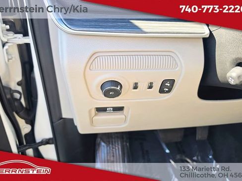 Used 2024 Jeep Wagoneer L Series II w/ Flexible Seating Group AWD/4WD image 16