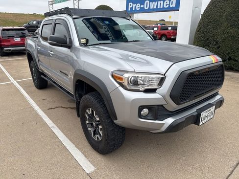 Used 2016 Toyota Tacoma TRD Off-Road image 9