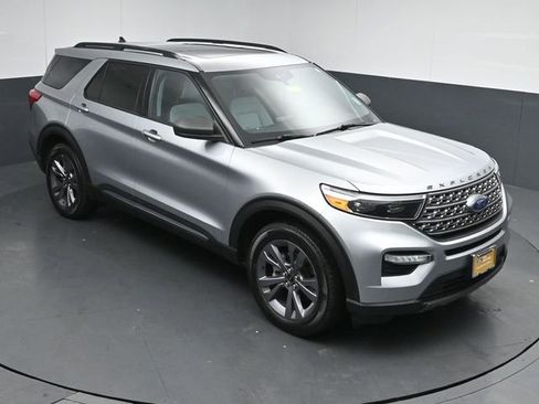 Certified 2021 Ford Explorer XLT w/ Equipment Group 202A AWD/4WD image 47