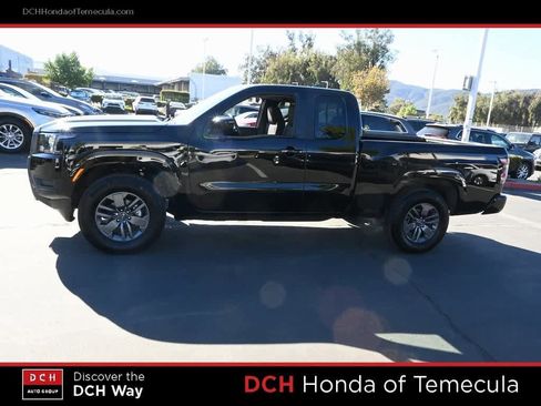 Used 2025 Nissan Frontier SV image 4