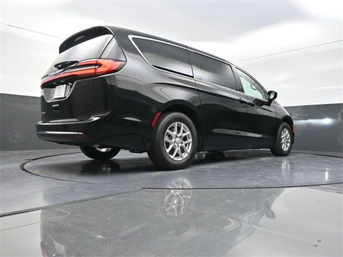 New 2026 Chrysler Pacifica Select image 23