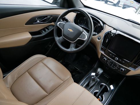 Used 2022 Chevrolet Traverse Premier image 9
