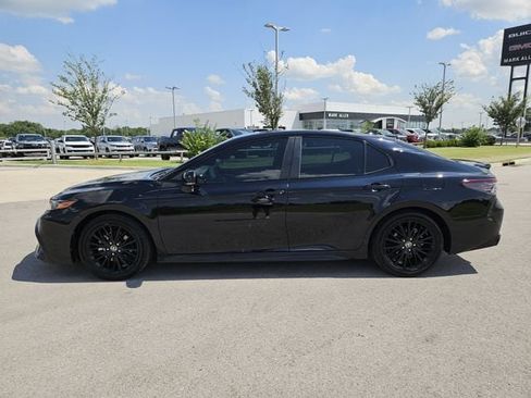 Used 2022 Toyota Camry SE w/ Convenience Package FWD image 4