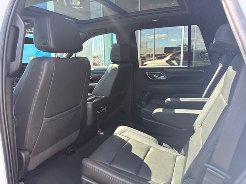 Used 2022 Chevrolet Tahoe LT w/ Luxury Package AWD/4WD image 18